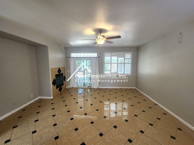 Building Photo - Spacious Stockton 5bd/3ba back up to Elkhorn Golf Club