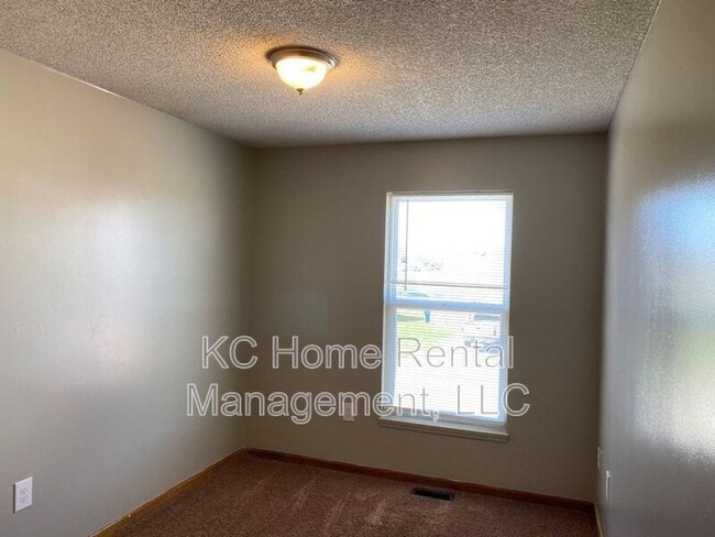 Building Photo - 605 Susanne Ct