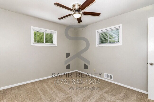 Building Photo - 3539 Tulip Dr
