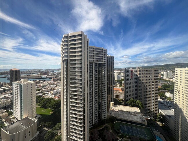 Building Photo - 2 Bedroom unit in Kukui Plaza