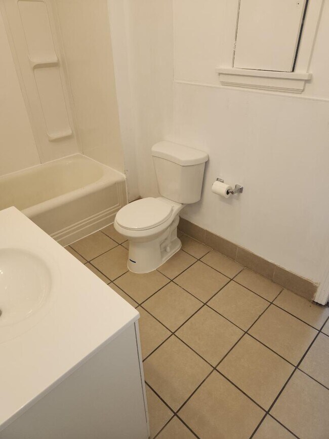 Building Photo - 1223 N Chautauqua Ave