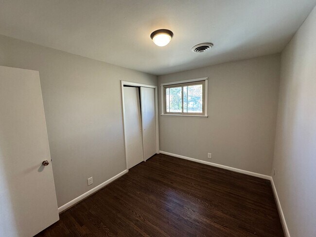 Building Photo - Nice ranch on basement in Charlotte Park