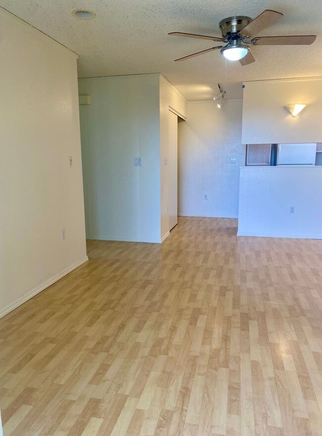 Building Photo - Available Now | 2 Bedroom, 1 Bathroom Apartment w/Scenic View from Enclosed Lanai | Kualana Knoll...