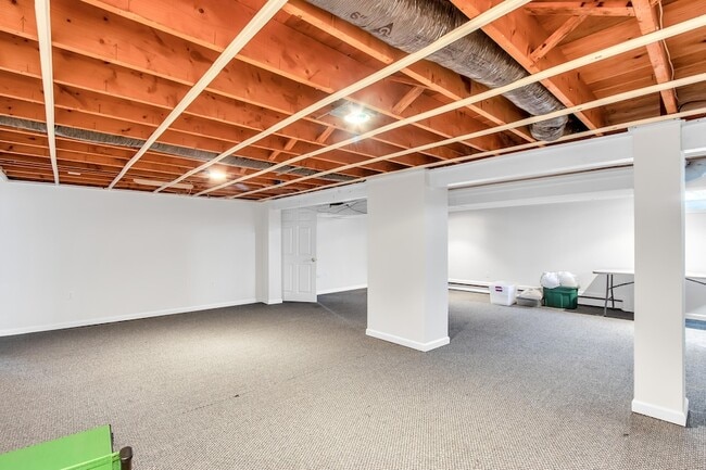 Building Photo - 16345 Pollyanna St