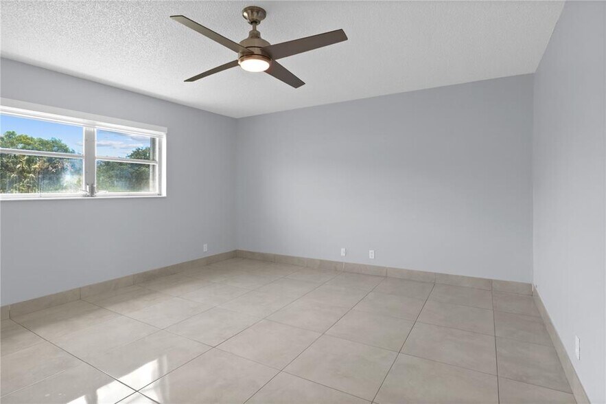 Building Photo - 4100 N 58th Ave