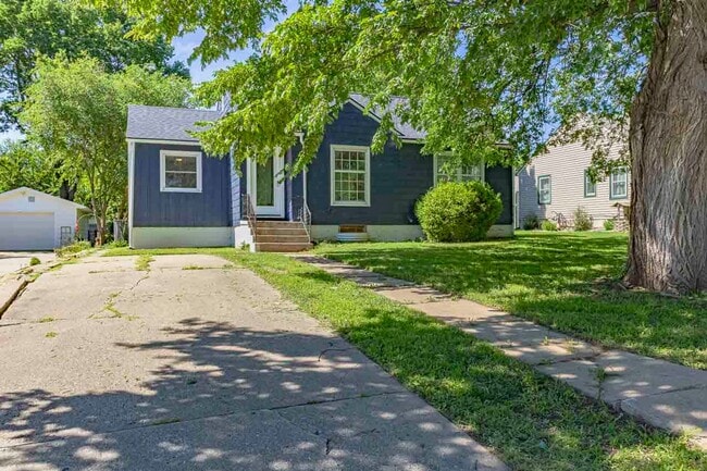 Building Photo - Spacious home for rent!