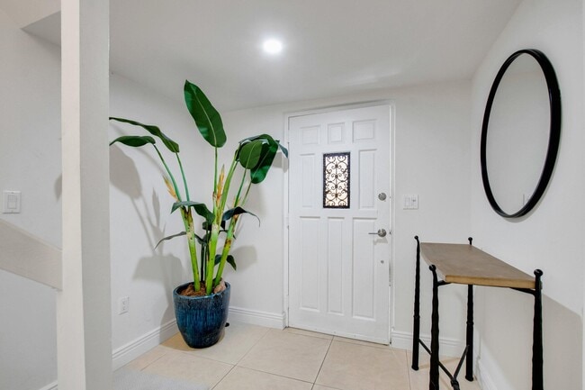 Building Photo - 1222 Hillsboro Mile