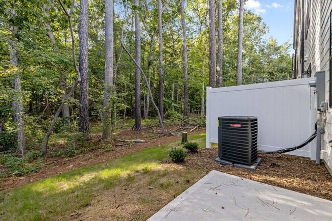 Building Photo - Gorgeous New Construction!  Updated Kitche...