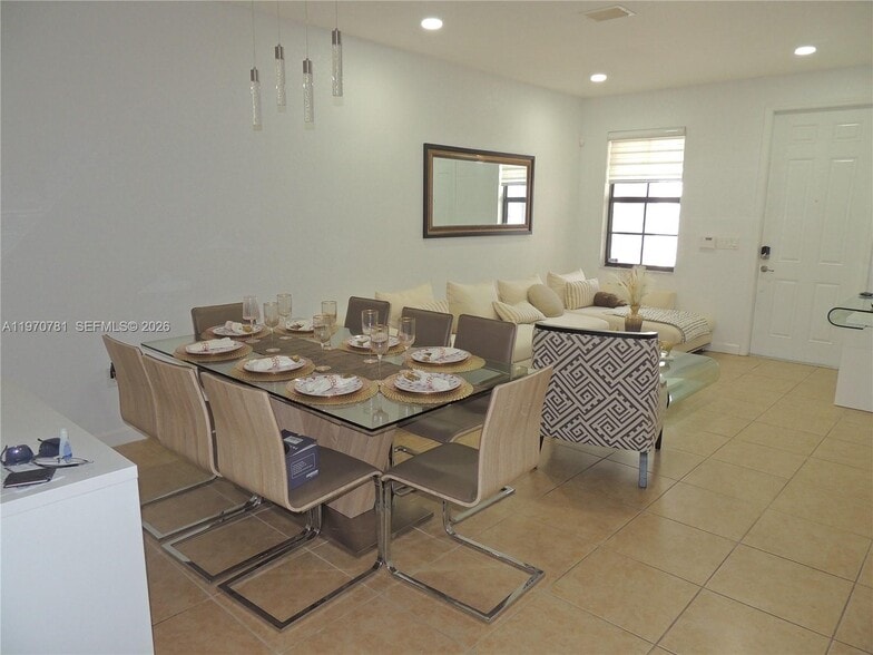 Building Photo - 11301 NW 88th Ter