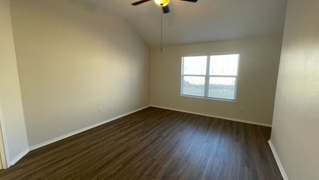 Building Photo - Beautiful single story home with community pool off Harmon