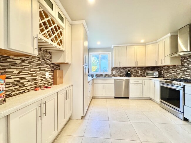 Building Photo - 2536 W Ave 130th