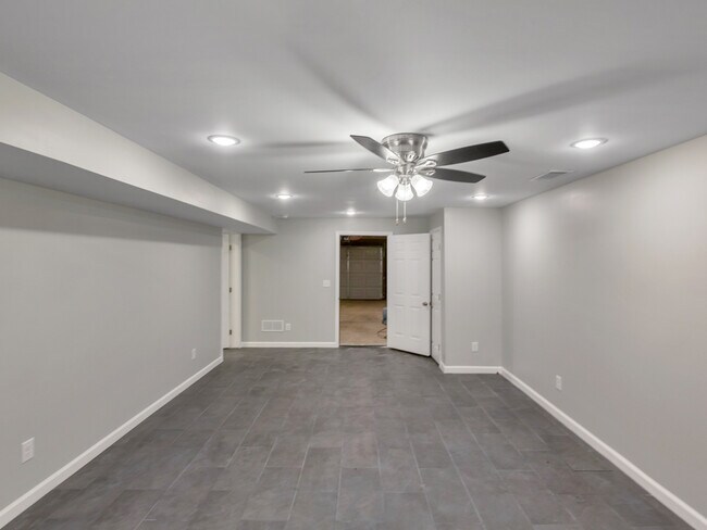 Building Photo - 2501 Sandy Ct
