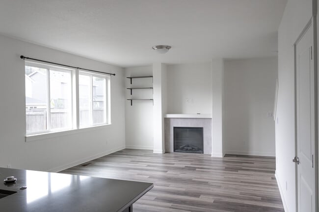 Building Photo - 289 NE Arrowhead Dr