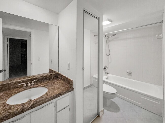 Building Photo - 306 3rd Ln