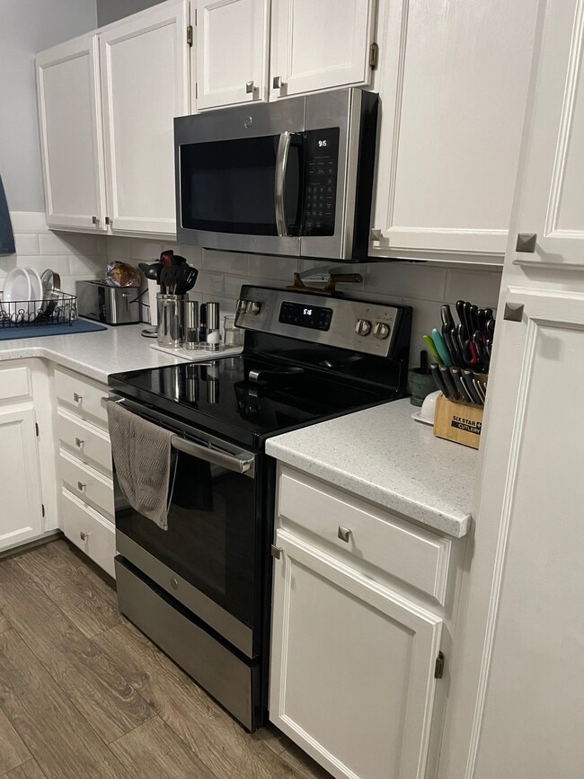 Building Photo - 3606 S Depew St