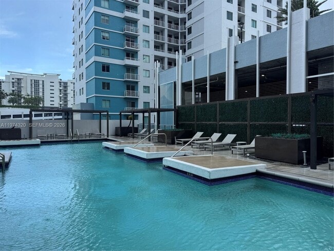 Building Photo - 1010 SW 2nd Ave