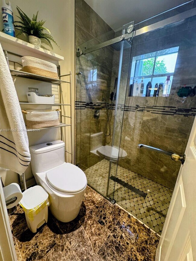 Building Photo - 834 Verona Lake Dr