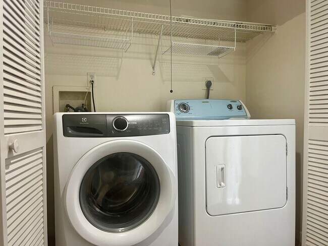 Building Photo - 6850 US-1