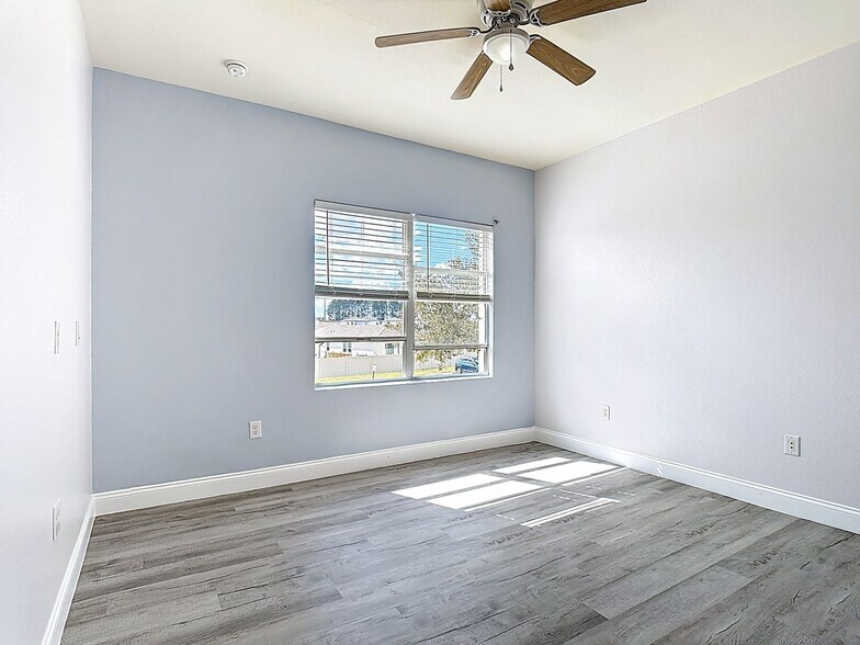 Building Photo - 2380 Bella Vista Dr