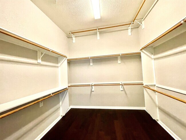 Building Photo - 23606 Rollinford Ln