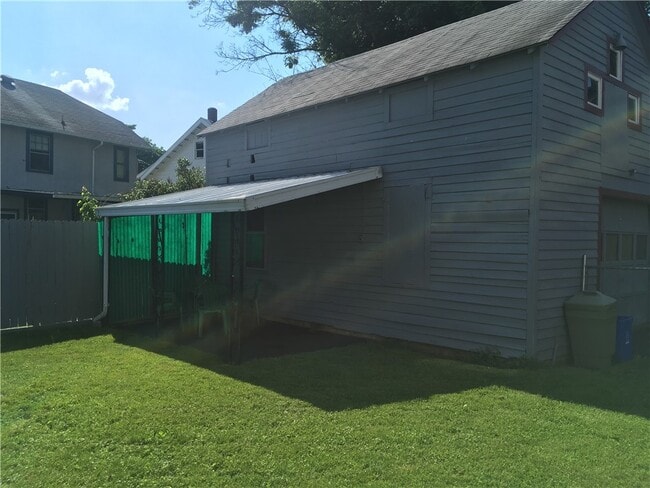 Building Photo - 750 Robinson St