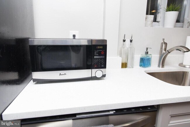 Building Photo - 1133 Morse St NE