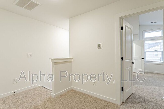 Building Photo - 1239 Westgate Vlg Dr
