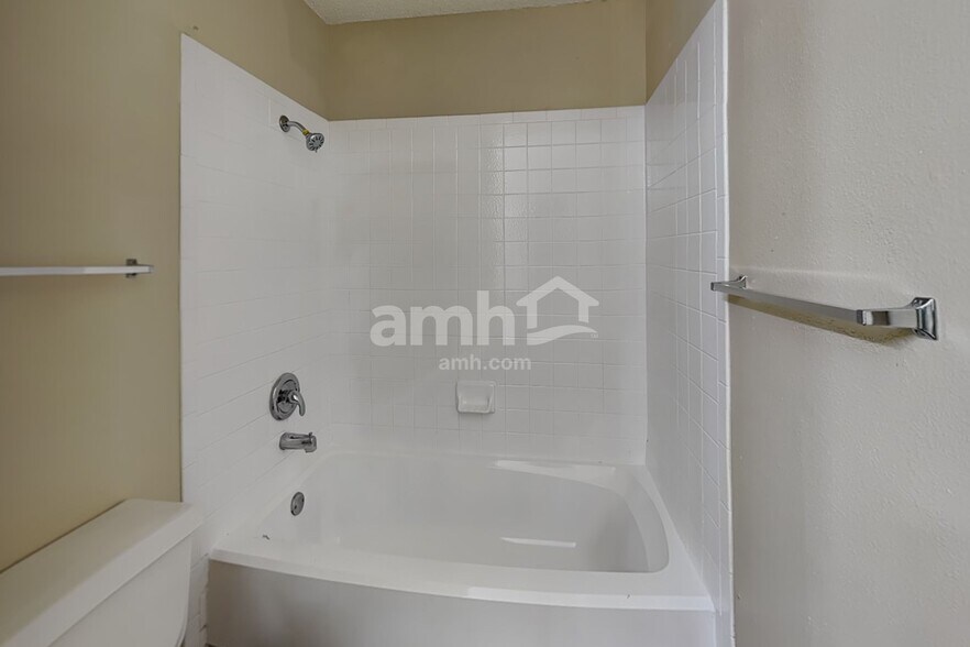 Building Photo - 4611 Camas