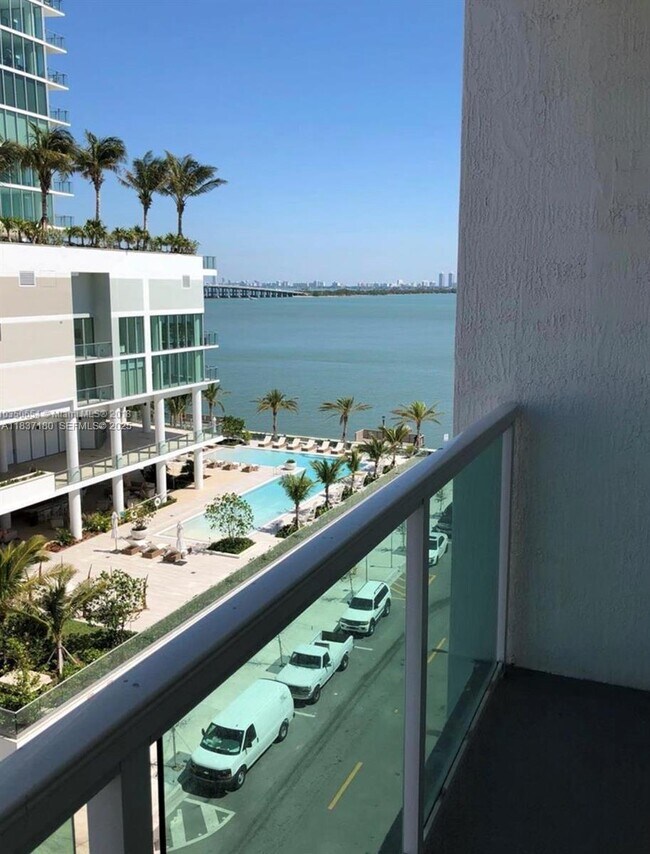 Building Photo - 520 NE 29th St