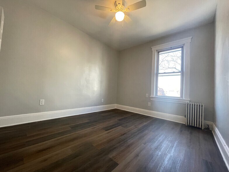 Building Photo - 101 Romaine Ave