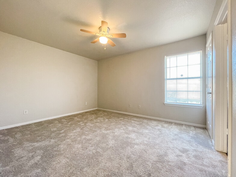 Building Photo - 175 Spring Water Ln