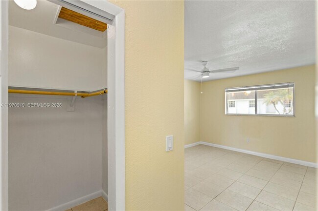 Building Photo - 1831 SW 97th Terrace