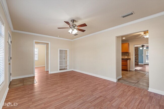 Building Photo - 2726 W Cavett Dr