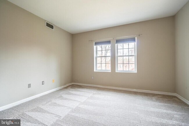 Building Photo - 1713 N Troy St