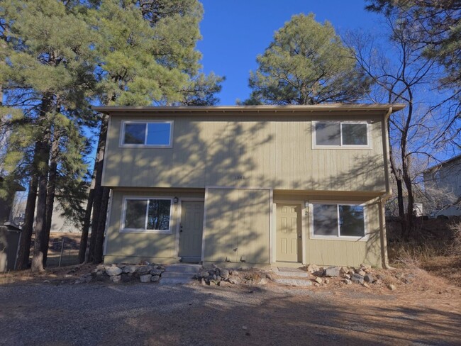 Primary Photo - 2 Bed, 1 Bath Townhouse next to NAU!! Stud...