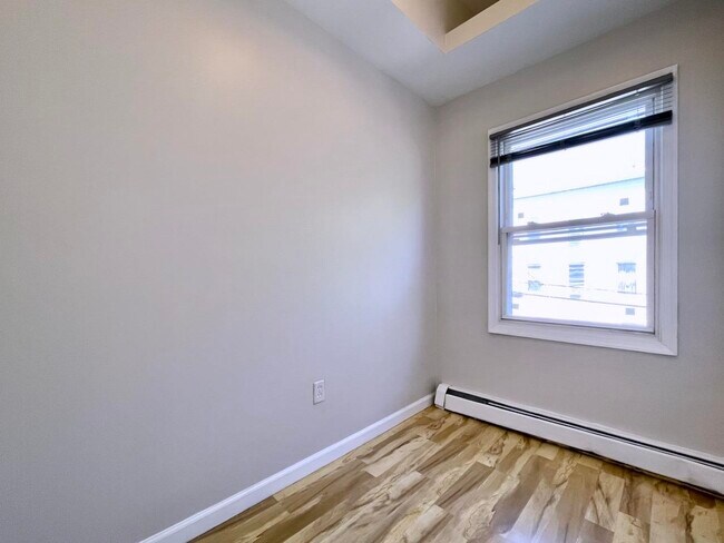 Building Photo - 397 1st St