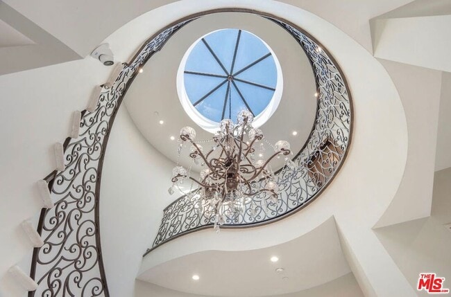 Building Photo - 331 Canon Dr