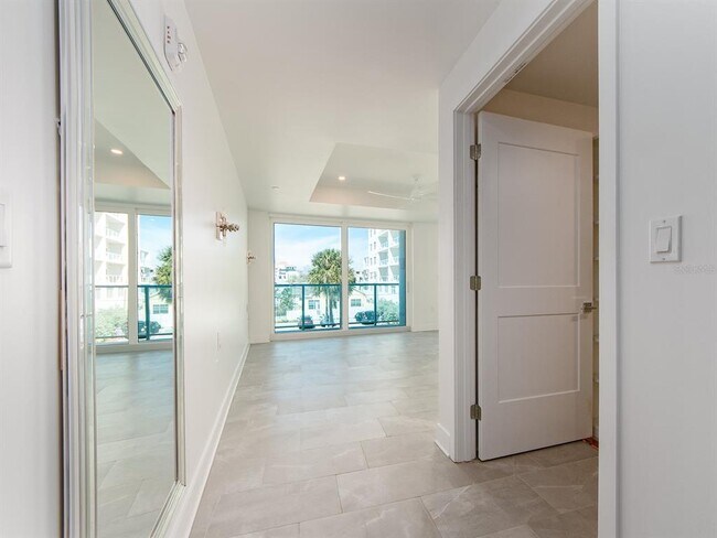 Building Photo - 15 Avalon St