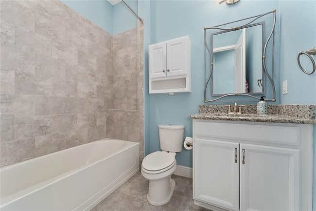 Building Photo - 4904 W Fountainwood Dr