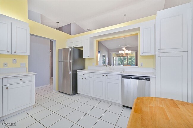 Building Photo - 14521 Daffodil Dr