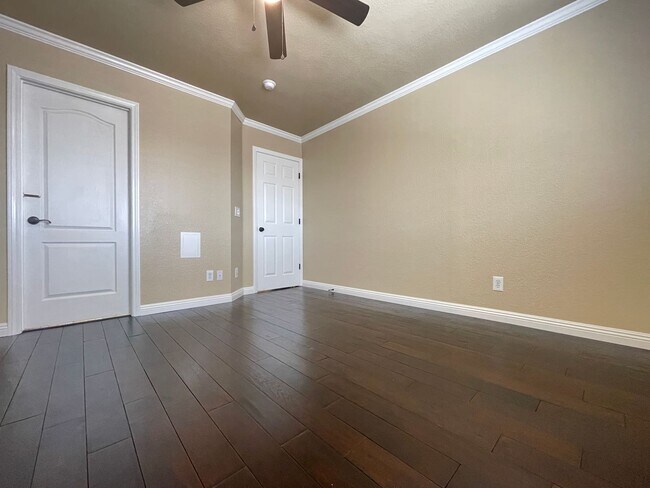 Building Photo - Gorgeous 2-story home in the Green Valley ...