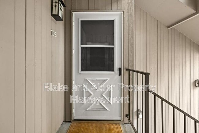 Building Photo - 4000 Carman Dr