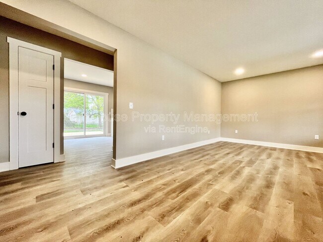 Building Photo - 818 Delray Ave SE