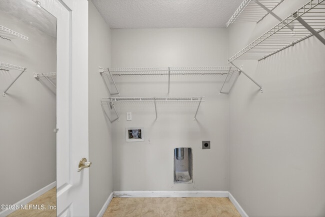 Building Photo - 6377 Island Forest Dr