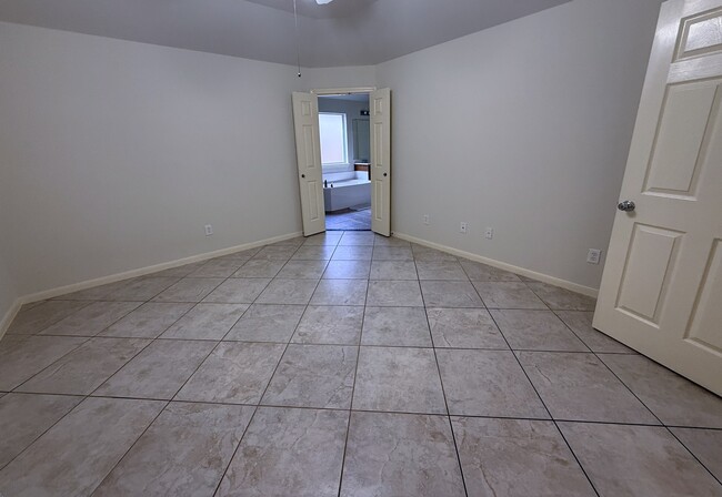 Building Photo - 8027 Daylilly Creek Dr