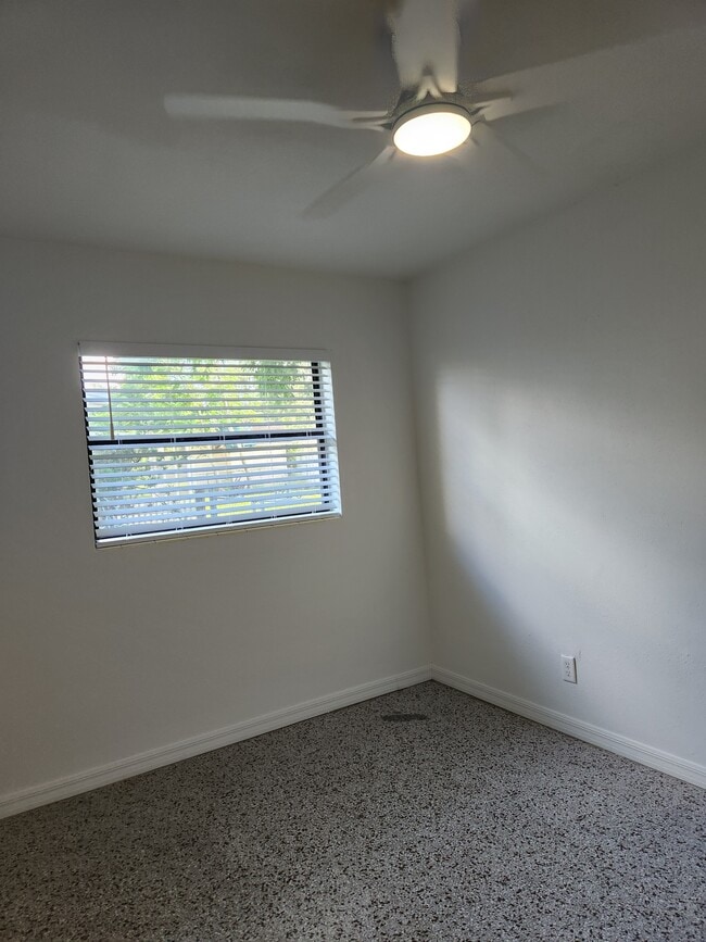 Building Photo - 1005 N Bracewell Dr