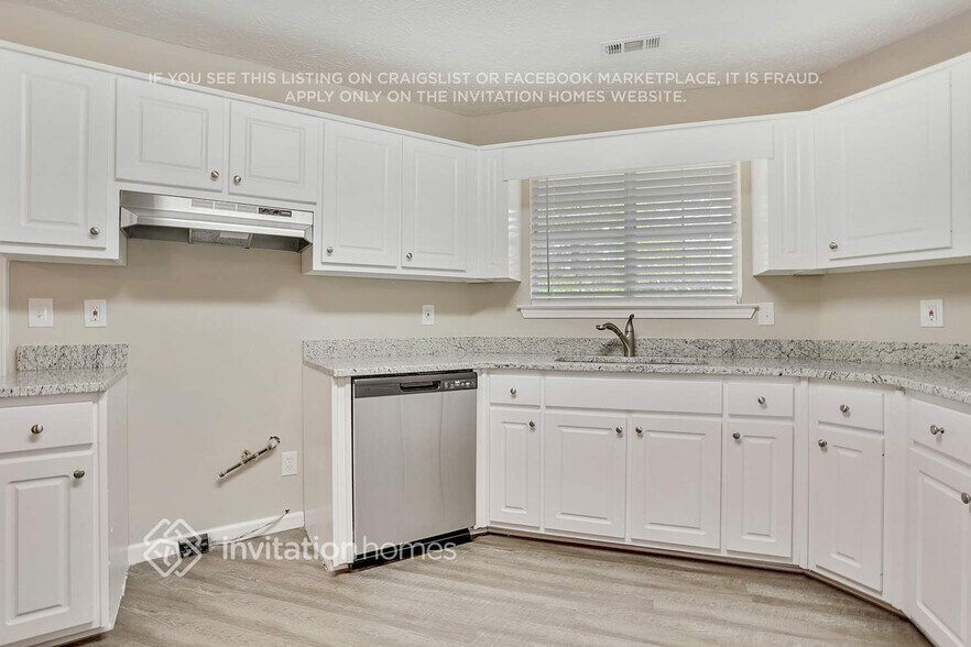 Building Photo - 30 Sable Cir