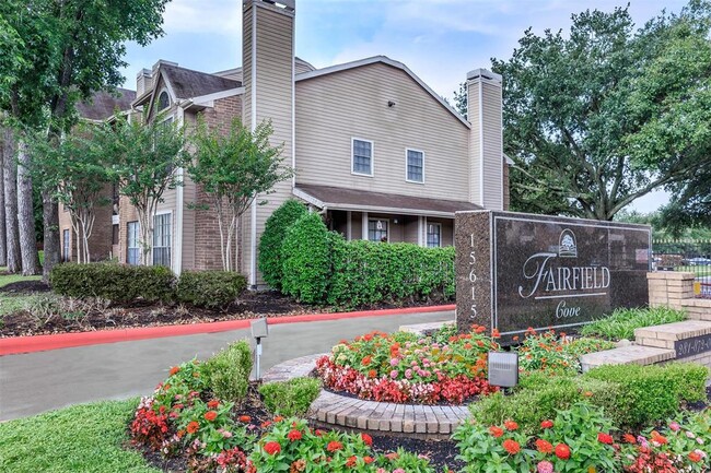 Building Photo - 15615 Blue Ash Dr