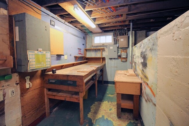 Building Photo - 2718 SE 58th Ave