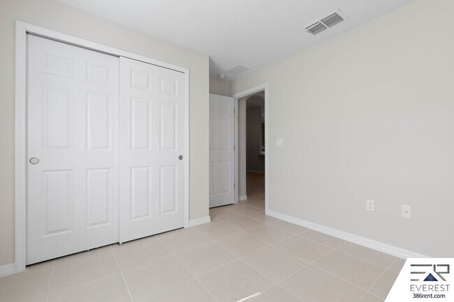 Building Photo - FULLY FENCED, LIKE NEW 3/2/1 TOWNHOUSE ON A CUL DE SAC IN BEAUTIFUL SEMINOLE WOODS